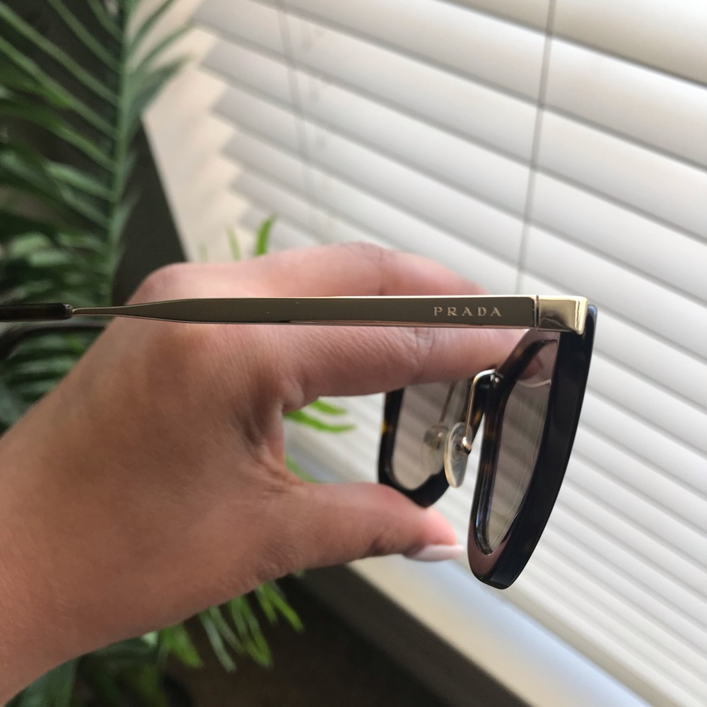 Prada sunglasses - Picture 3 of 3